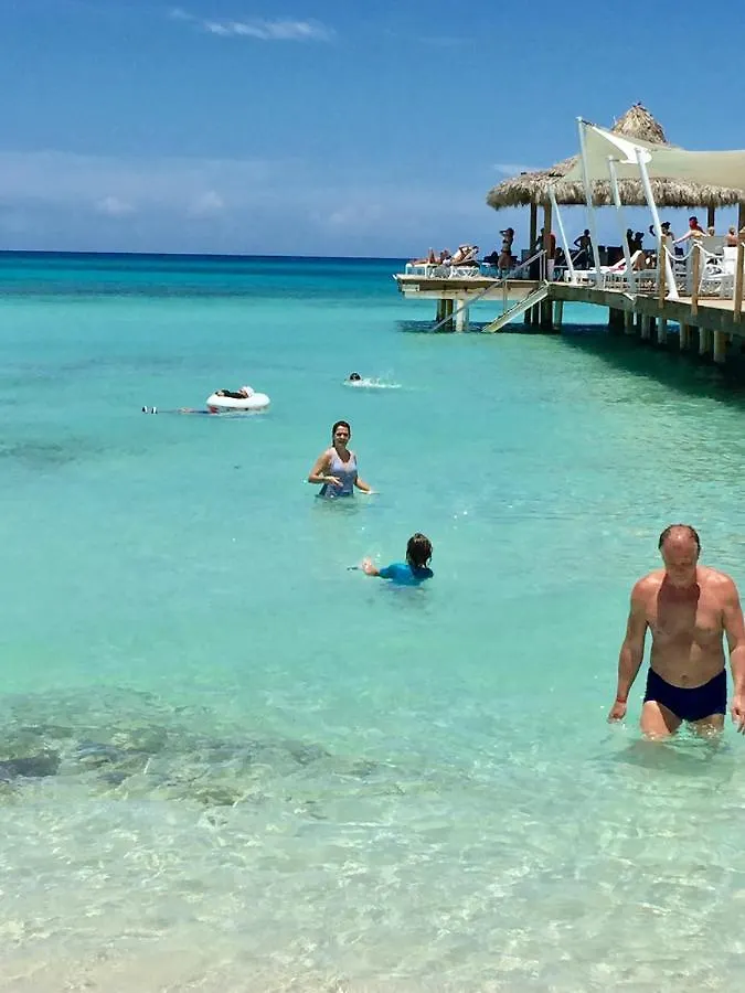 3 Bedroom Beachfront Apt @Cadaquescaribe Bayahibe Dominicus